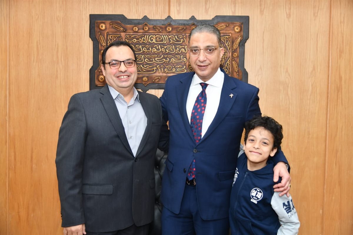 محافظ الفيوم يستقبل المهنئين بعيد الفطر المبارك “صور” محافظ الفيوم يستقبل المهنئين بعيد الفطر المبارك
