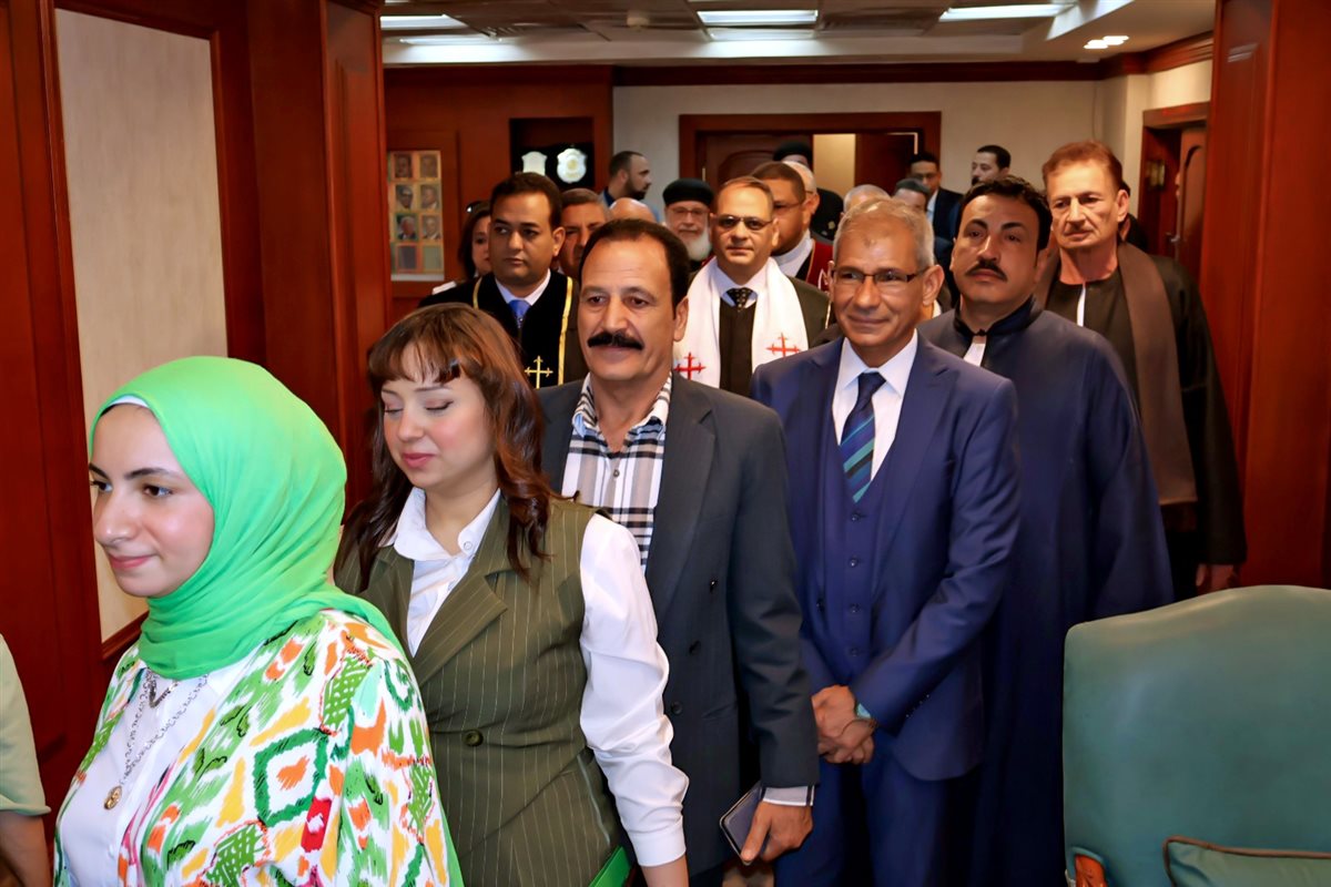 محافظ سوهاج يستقبل المهنئين بالعيد