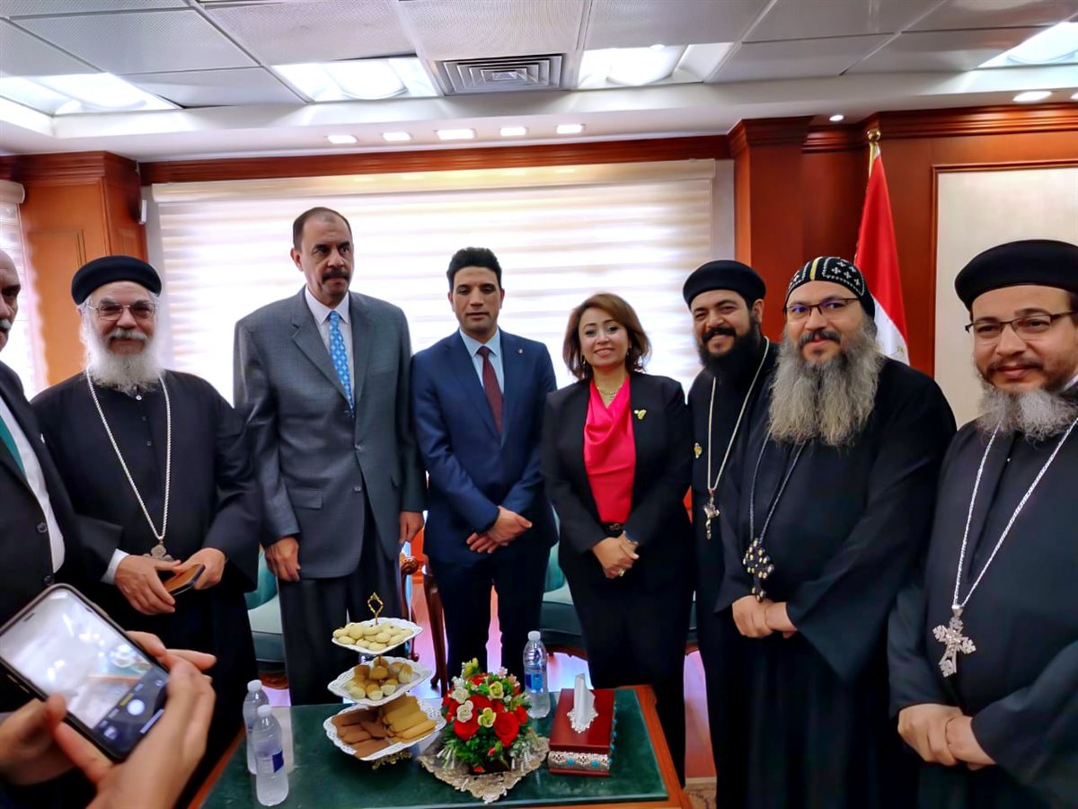 محافظ سوهاج يستقبل المهنئين بالعيد