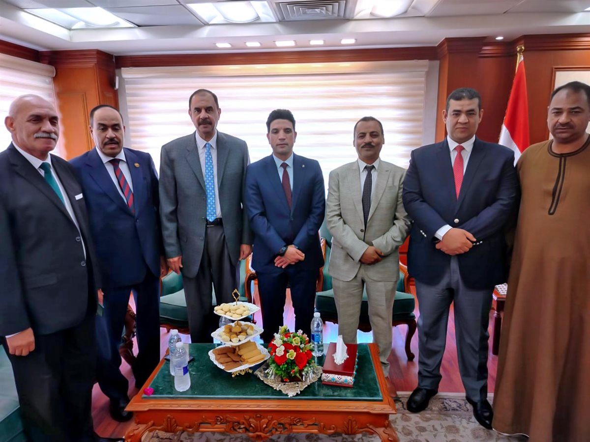 محافظ سوهاج يستقبل المهنئين بالعيد