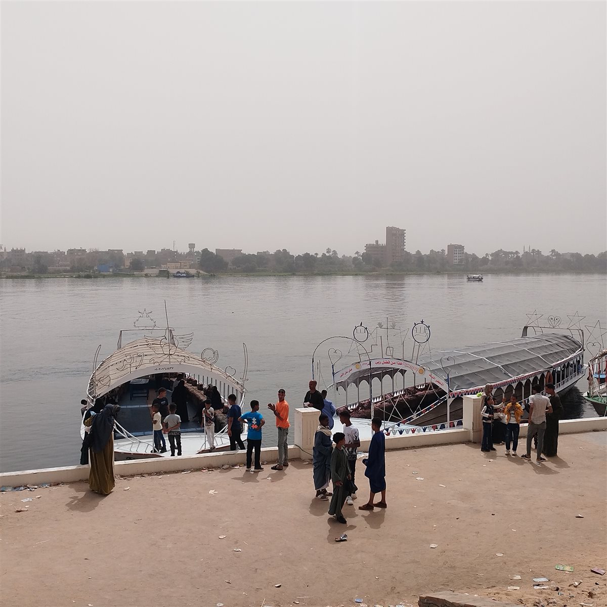 الاحتفالات بالعيد في قنا