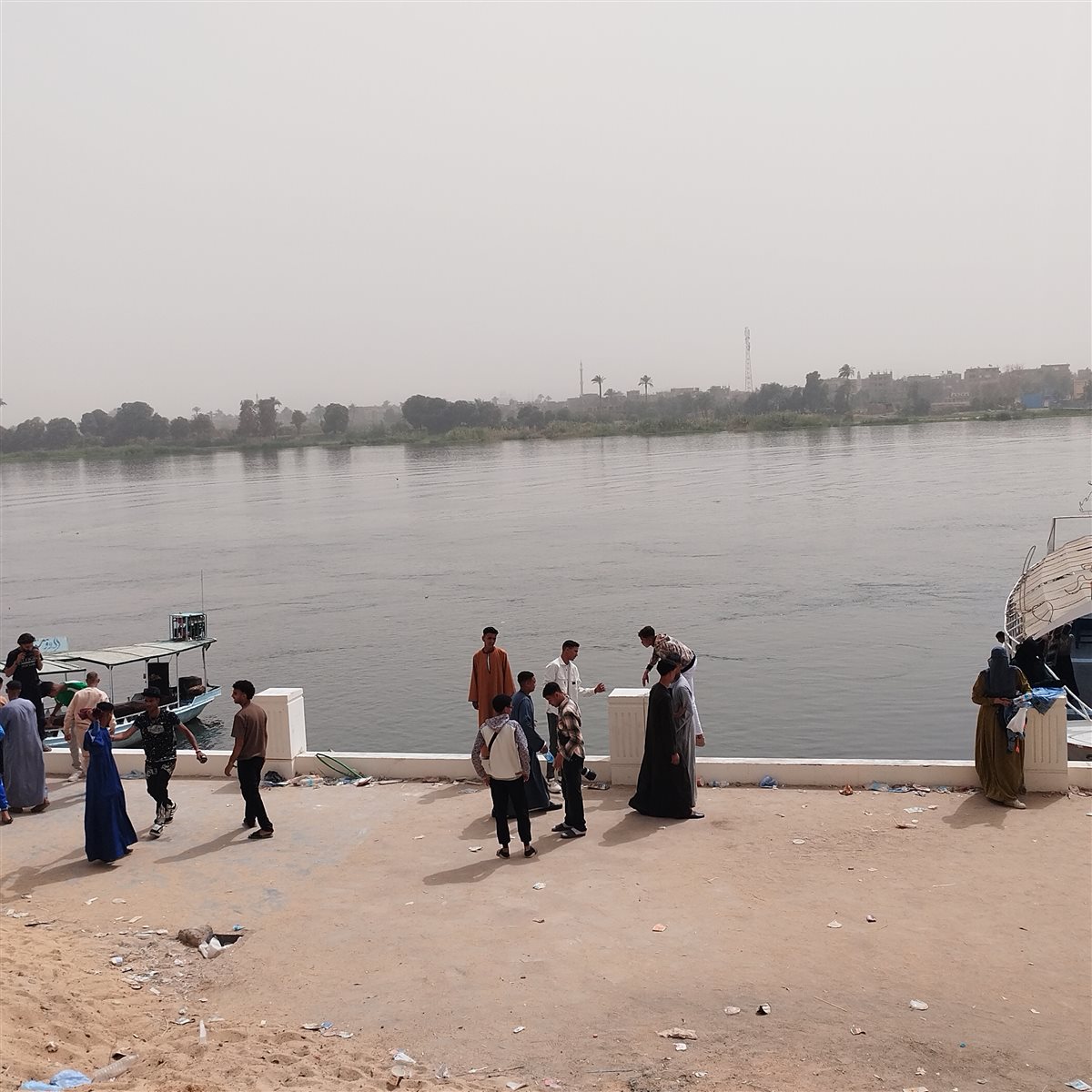 الاحتفالات بالعيد في قنا