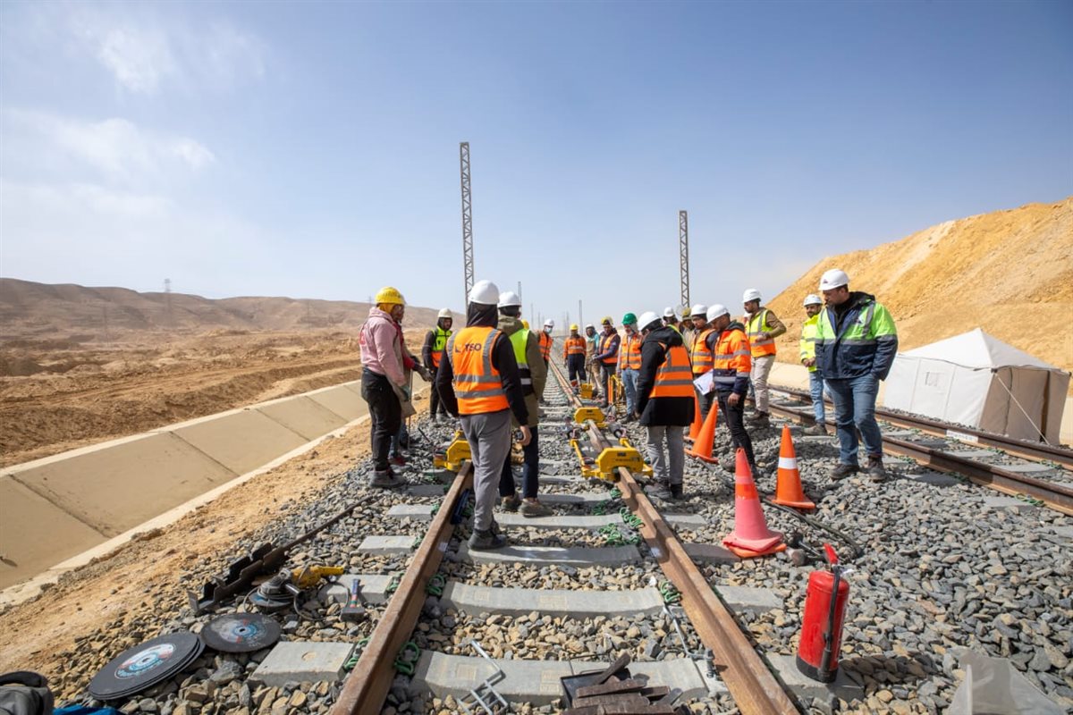 معدلات التنفيذ لمشروع شبكة القطارات السريعة المصرية