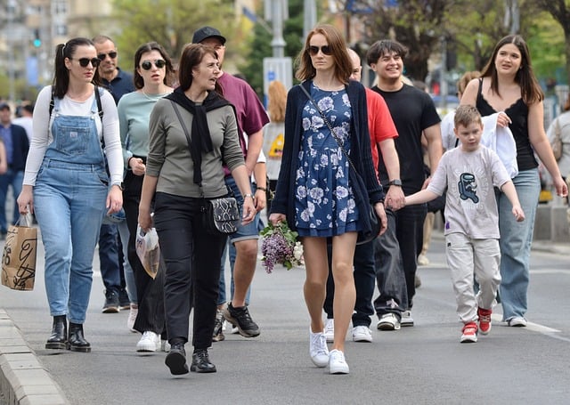 الفرق بين جيل التسعينيات وجيل زي