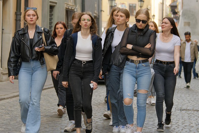 الفرق بين جيل التسعينيات وجيل زي