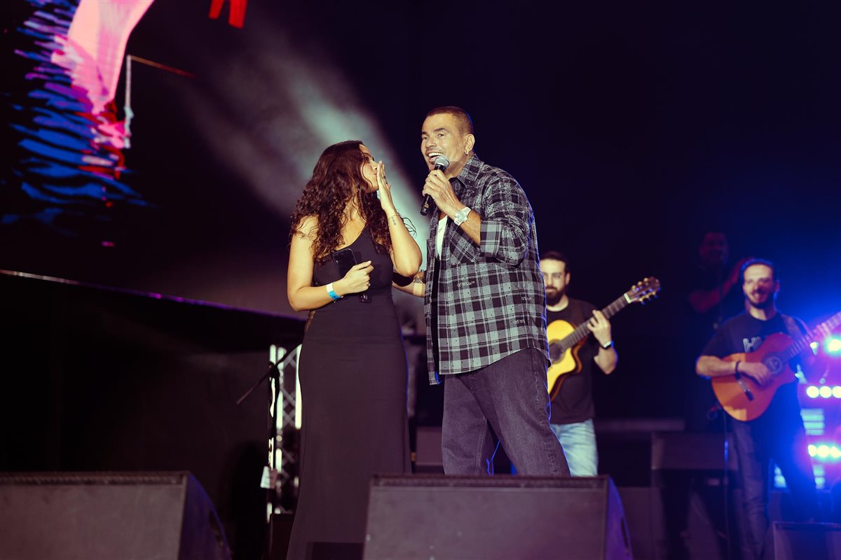 عمرو دياب يتألق في حفل أبوظبي وسط أضخم حضور جماهيري في الاتحاد بارك<br>