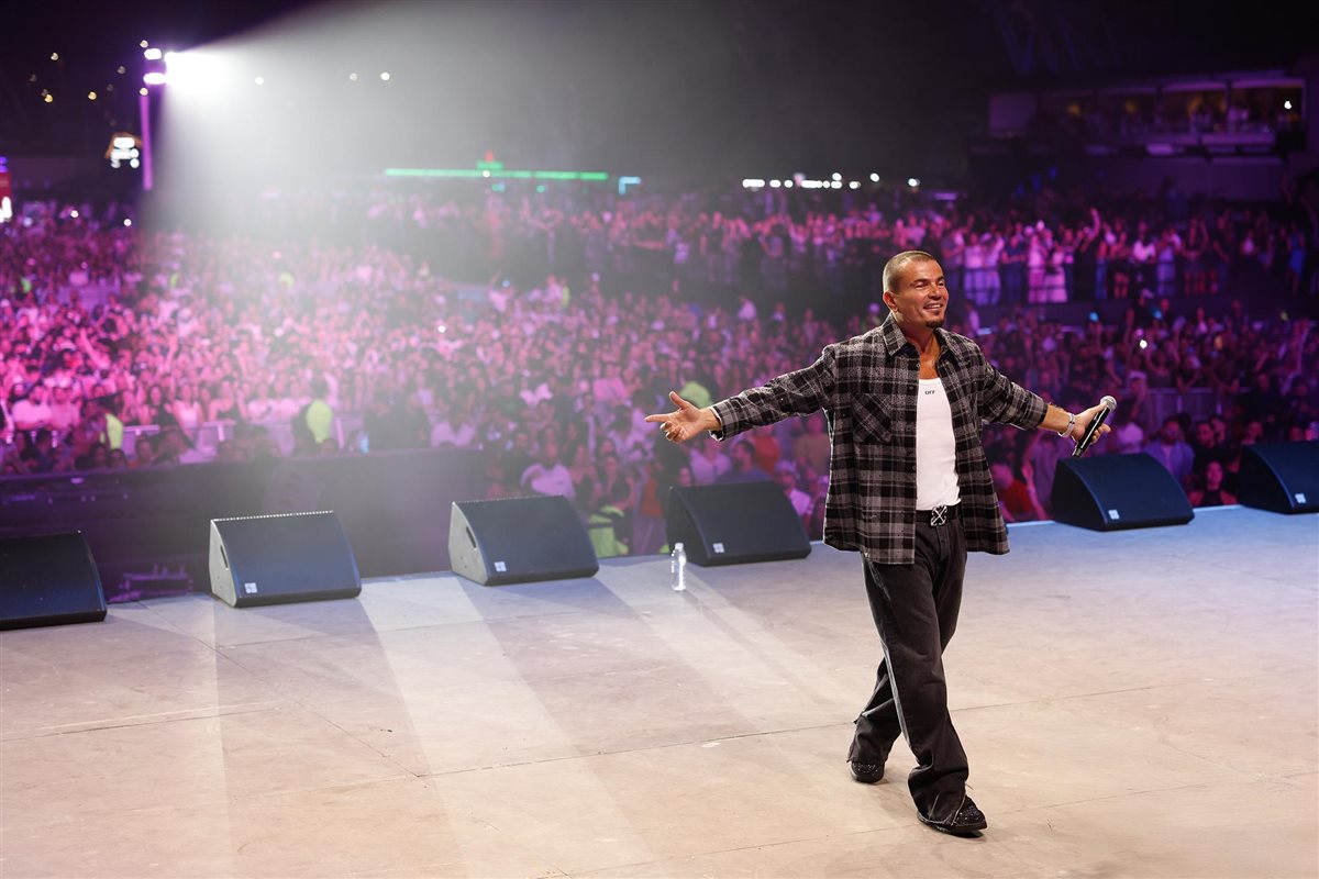 عمرو دياب يتألق في حفل أبوظبي وسط أضخم حضور جماهيري في الاتحاد بارك<br>