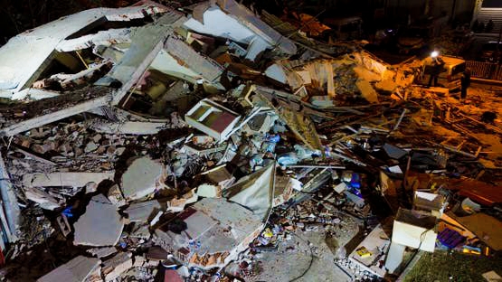 <strong>زلزال باليكسير </strong>