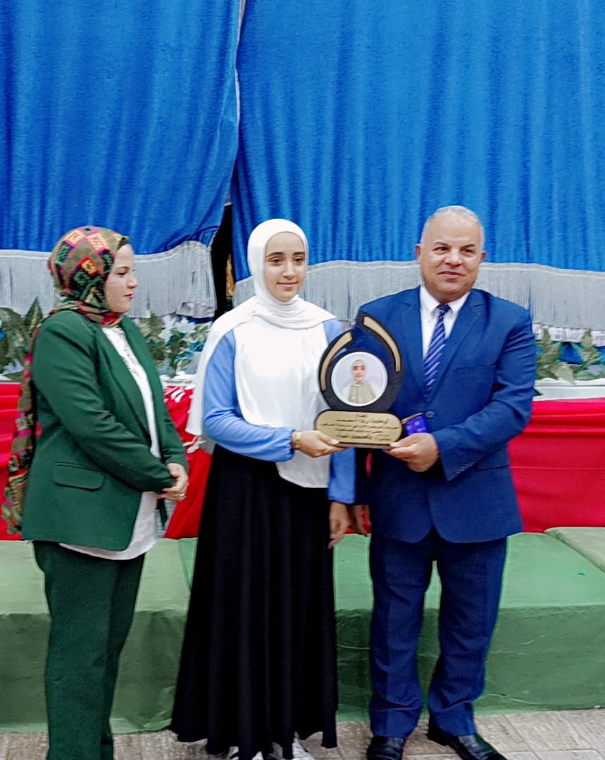 مدرسة طبهار الثانوية بأبشواي تحصد المركز الأول على مستوى المحافظة في مسابقة العباقرة