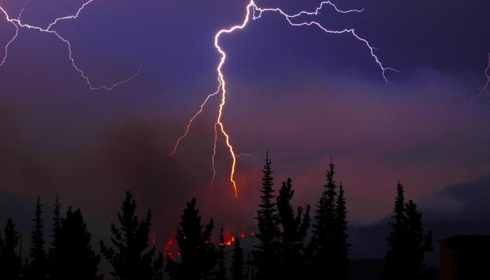 <strong>البرق</strong>