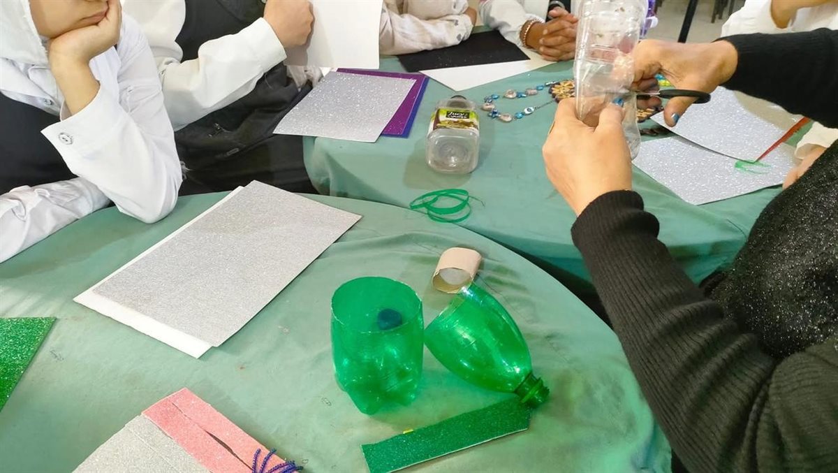 الحرف التراثية كرمز للهوية… ورشة فنون تشكيلية بمكتبة الطفل والشباب بسنورس