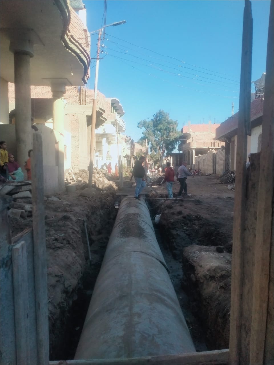 رئيس مركز ابشواى: إستكمال أعمال رصف 11 شارع بالإنترلوك وأعمال تغطية بالمواسير بشكشوك <br>