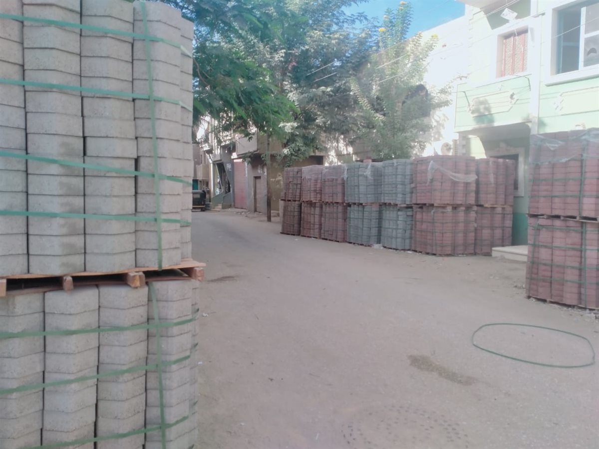 رئيس مركز ابشواى: إستكمال أعمال رصف 11 شارع بالإنترلوك وأعمال تغطية بالمواسير بشكشوك <br>