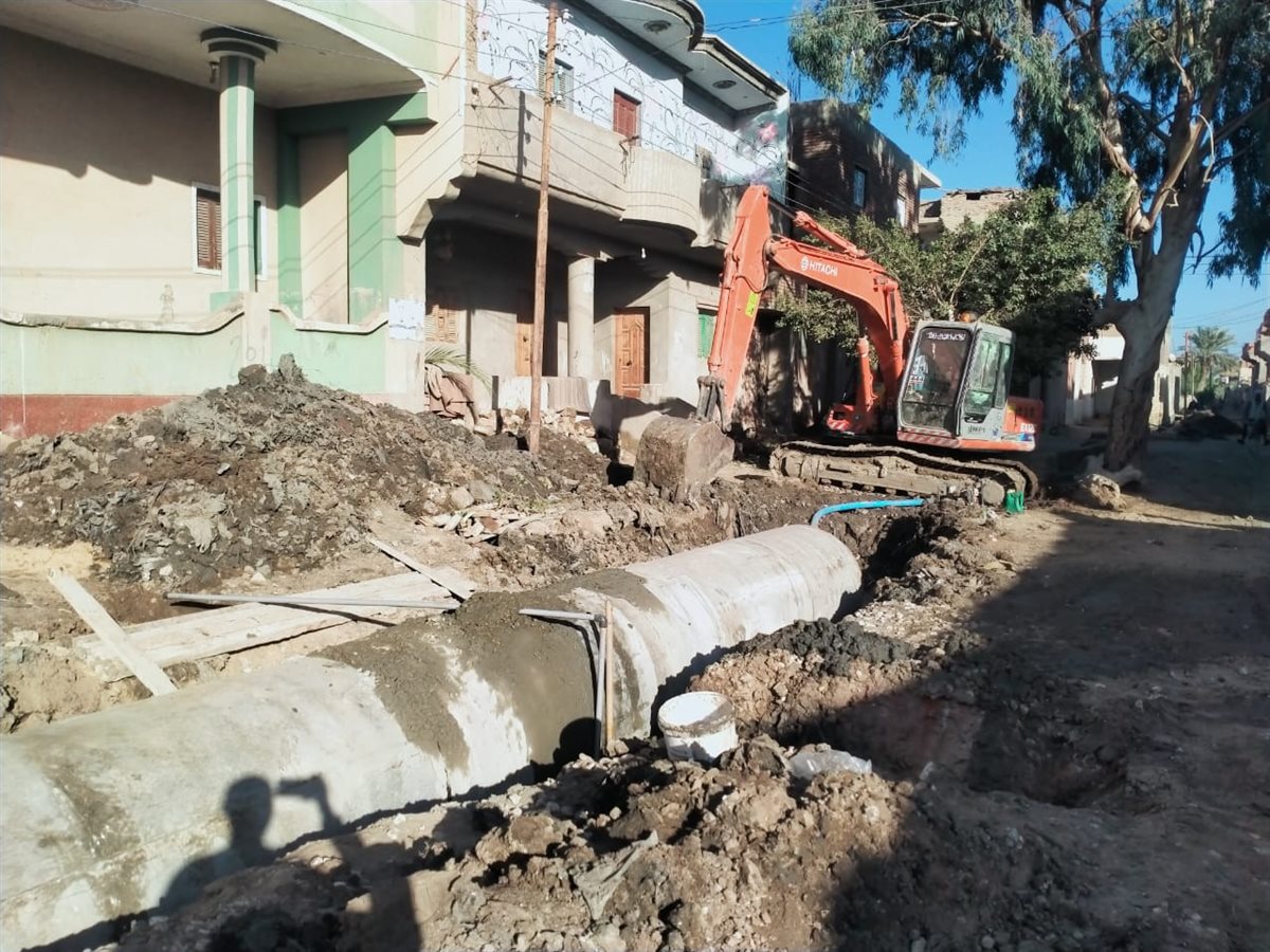 رئيس مركز ابشواى: إستكمال أعمال رصف 11 شارع بالإنترلوك وأعمال تغطية بالمواسير بشكشوك <br>