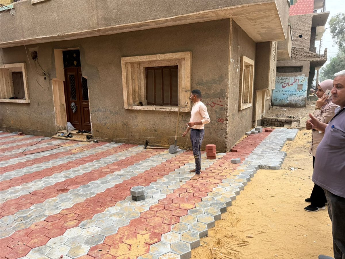 رئيس مركز ابشواى: إستكمال أعمال رصف 11 شارع بالإنترلوك وأعمال تغطية بالمواسير بشكشوك <br>