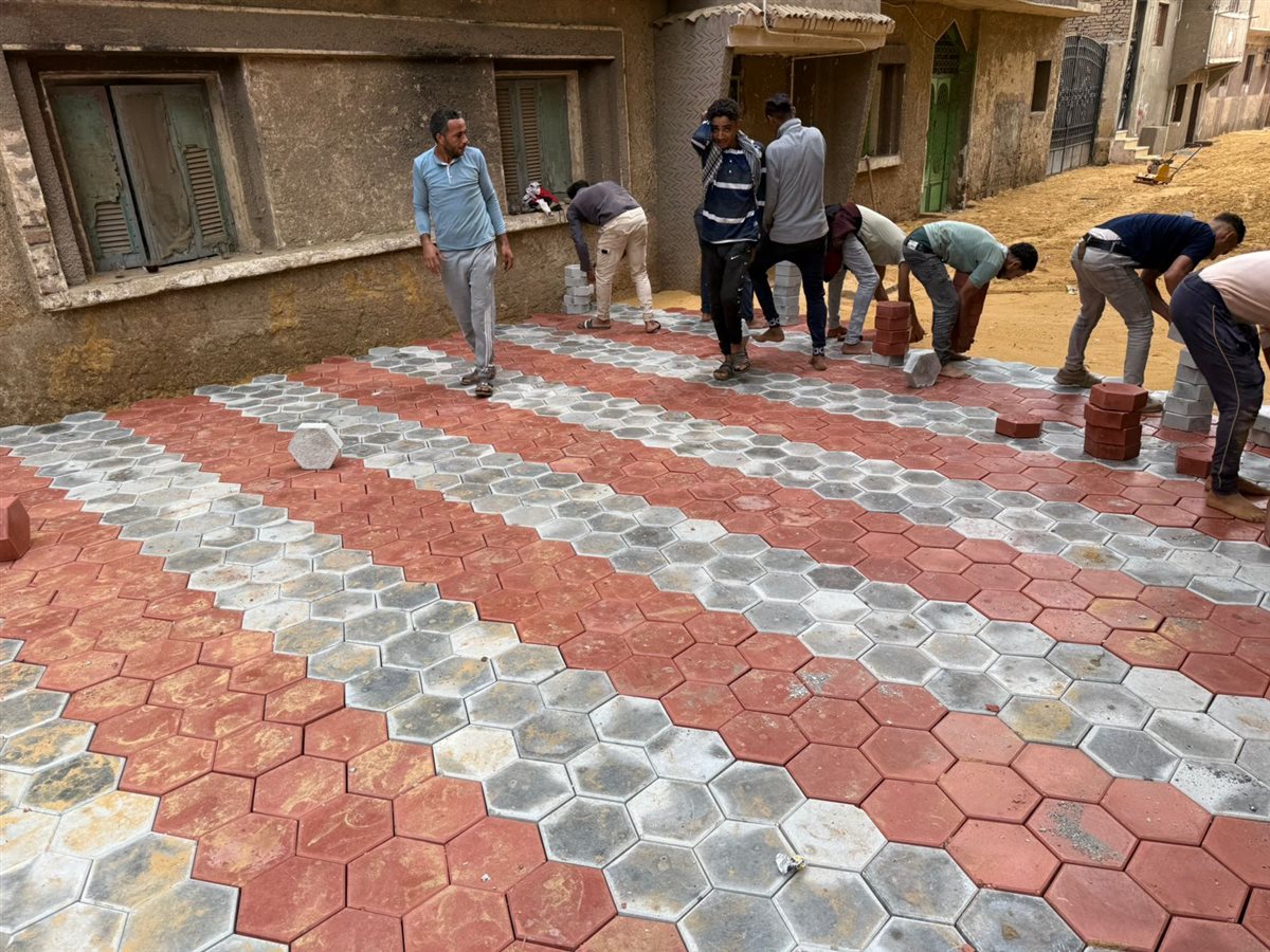 رئيس مركز ابشواى: إستكمال أعمال رصف 11 شارع بالإنترلوك وأعمال تغطية بالمواسير بشكشوك <br>