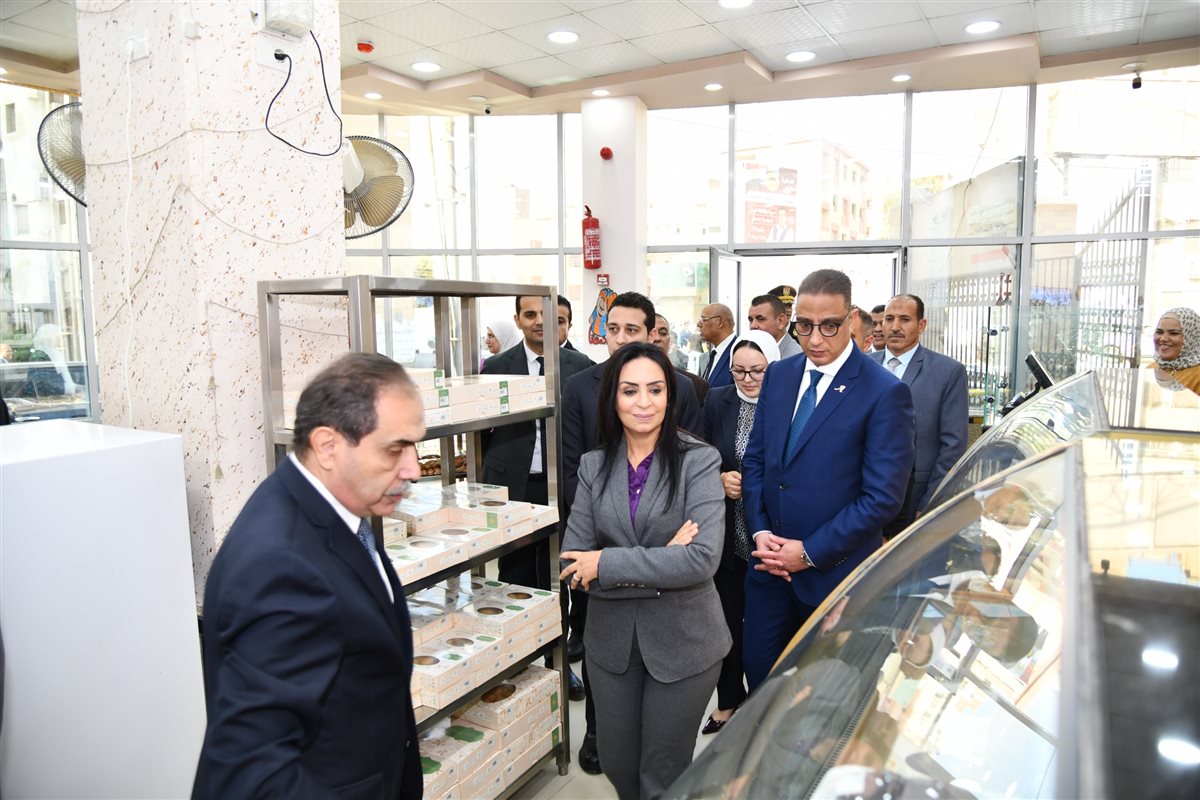 وزيرة التضامن ومحافظ الفيوم يتفقدان مشروع خدمة المرأة العاملة بالجمعية المصرية لحماية الأطفال بالحادقة