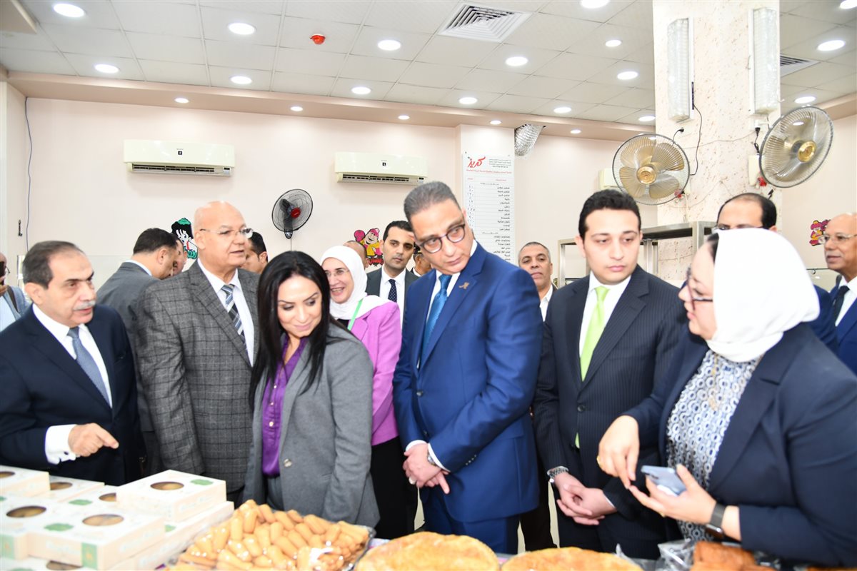 وزيرة التضامن ومحافظ الفيوم يتفقدان مشروع خدمة المرأة العاملة بالجمعية المصرية لحماية الأطفال بالحادقة