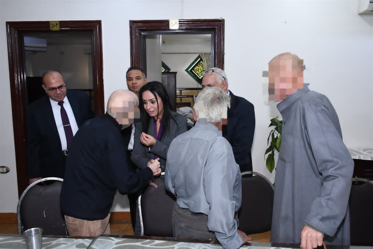 وزيرة التضامن الاجتماعي ومحافظ الفيوم يزوران دار أبو بكر الصديق للمسنين بالحادقة