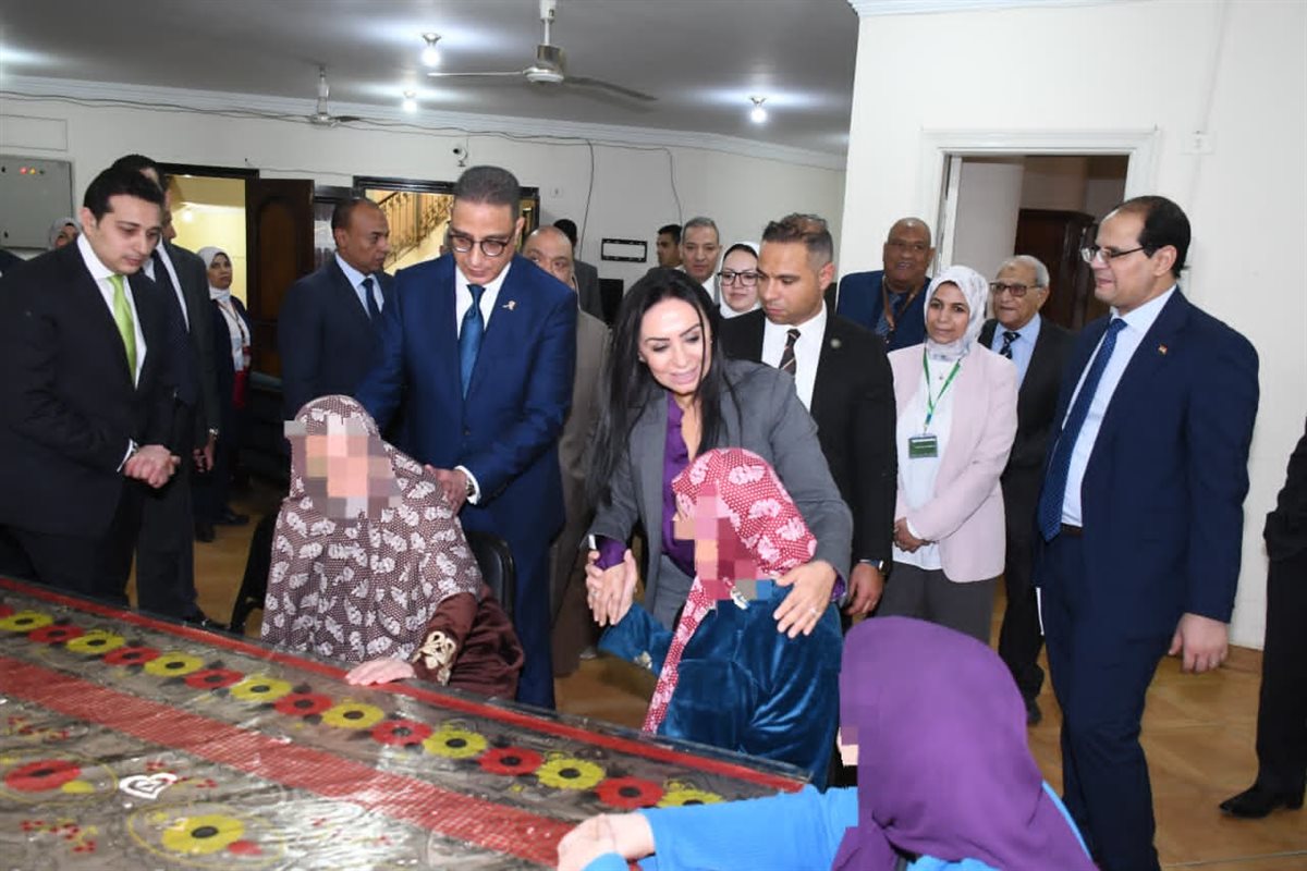 وزيرة التضامن الاجتماعي ومحافظ الفيوم يزوران دار أبو بكر الصديق للمسنين بالحادقة
