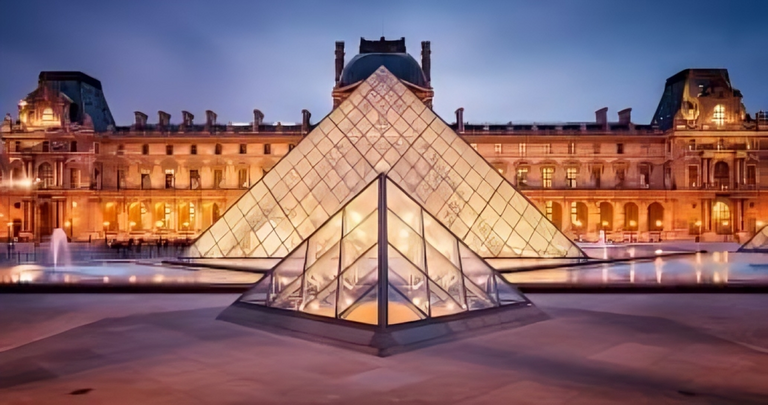<strong>متحف اللوفر</strong>