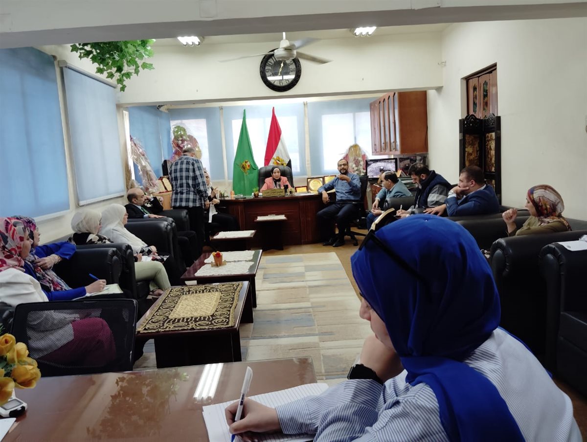 وكيل وزارة الصحة بالفيوم تعقد اجتماعا مع إدارة العلاجى والإدارات لضبط سير العمل