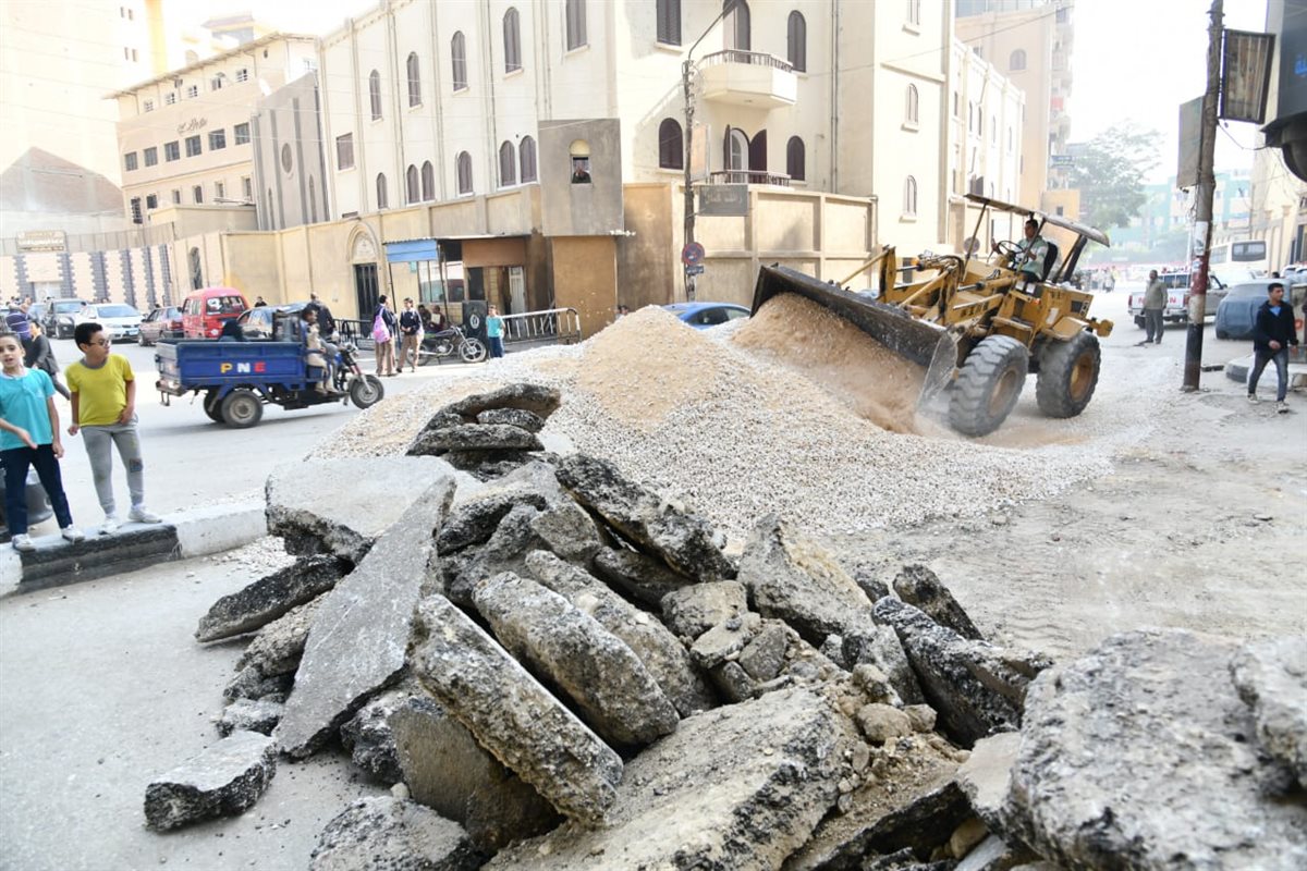 محافظ الفيوم يوجه بسرعة رفع مخلفات الطبقة الأسفلتية القديمة بشارع عدلي يكن لتيسير الحركة المرورية