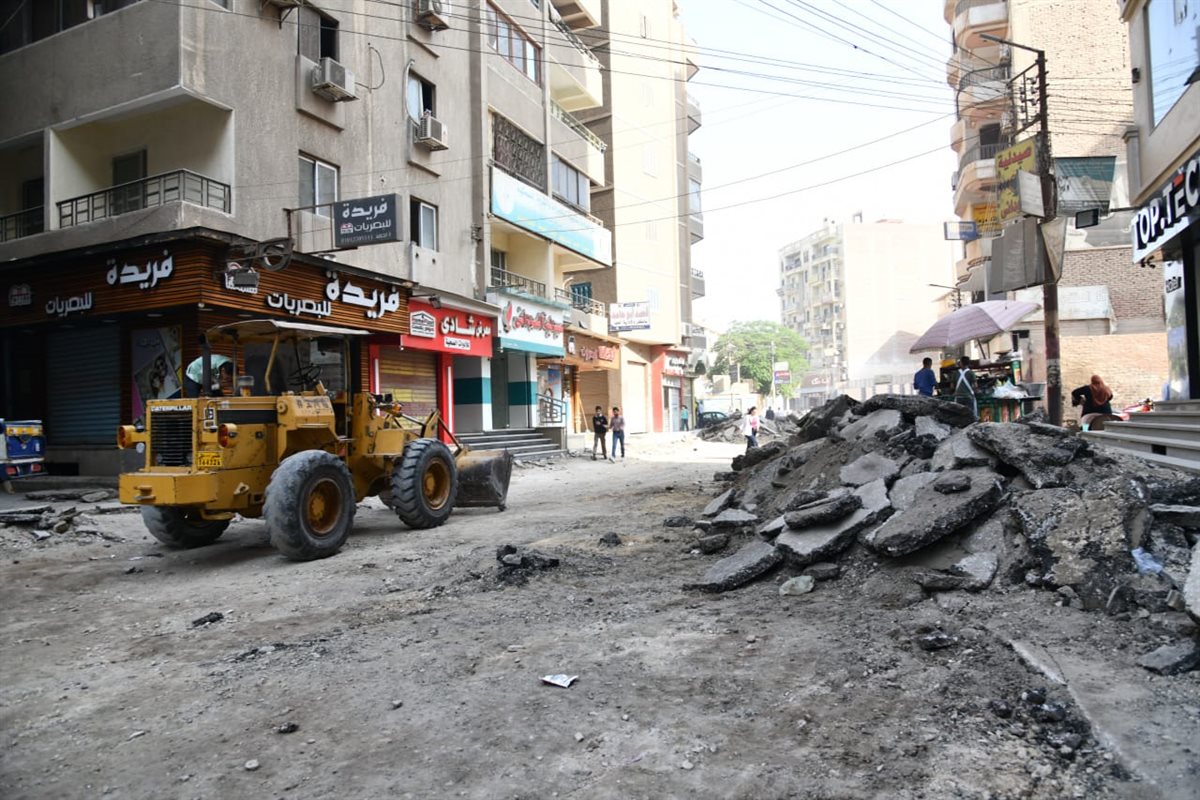 محافظ الفيوم يوجه بسرعة رفع مخلفات الطبقة الأسفلتية القديمة بشارع عدلي يكن لتيسير الحركة المرورية