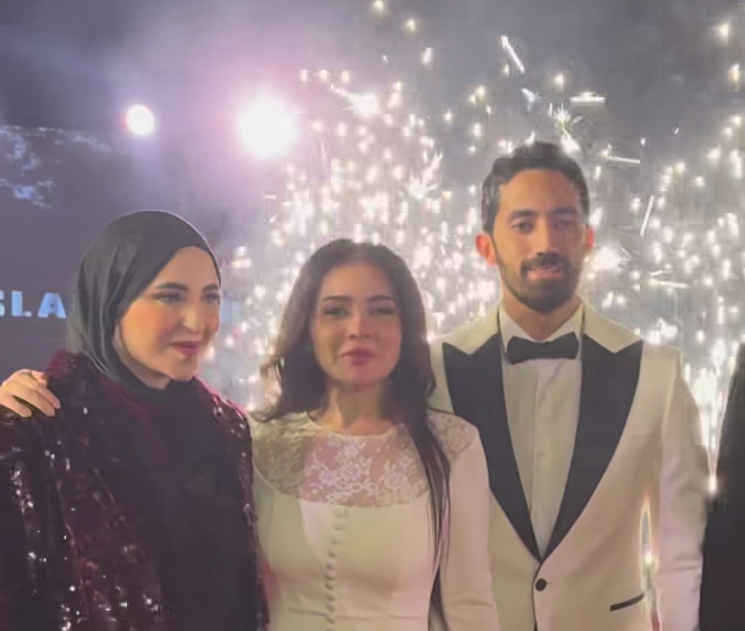 مي عز الدين وزوجها أحمد تيمور وزوجة إسلام سعد