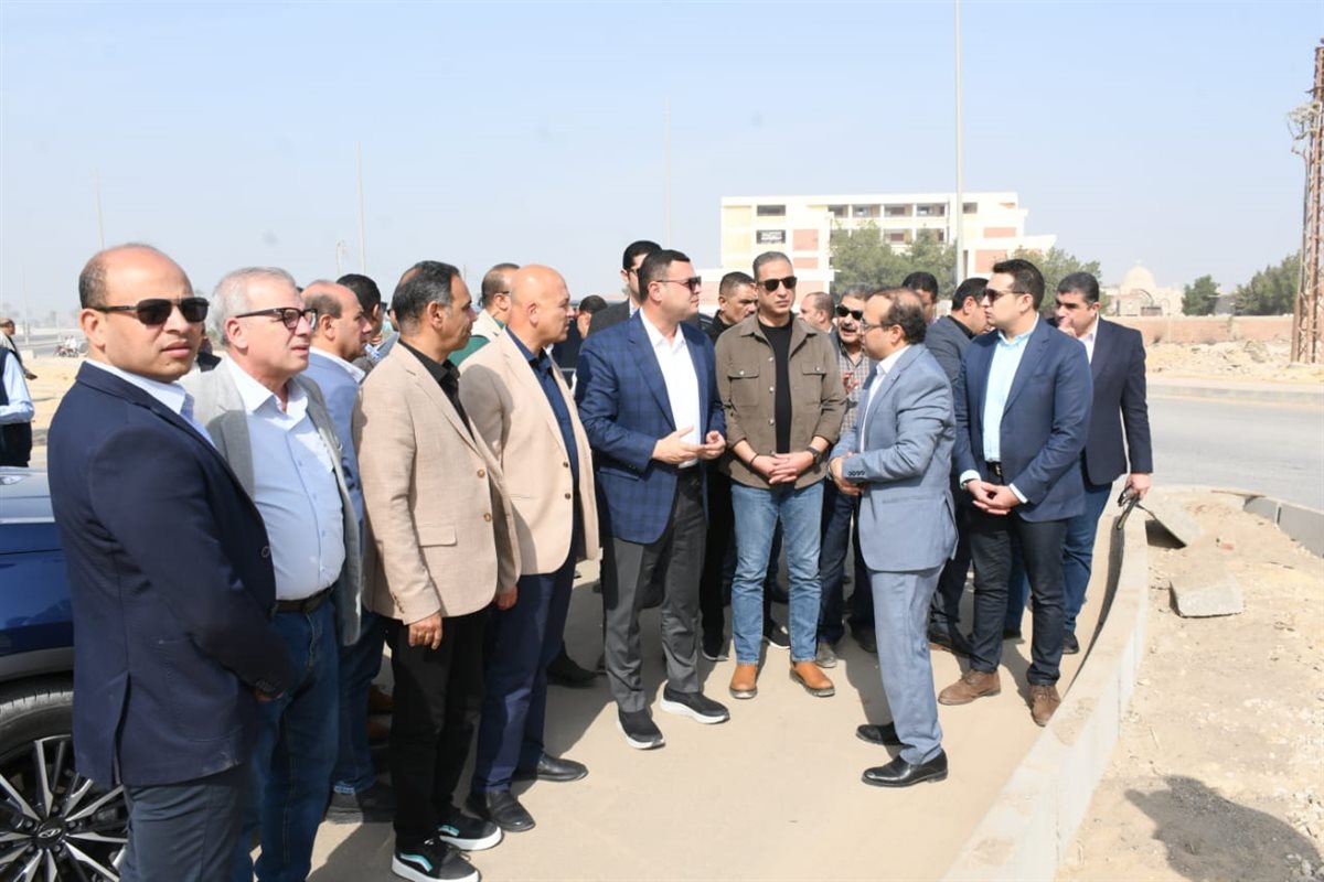 وزير الإسكان ومحافظ الفيوم يتفقدان مجمع محطات مياه الشرب بالعزب الجديدة ضمن المبادرة الرئاسية
