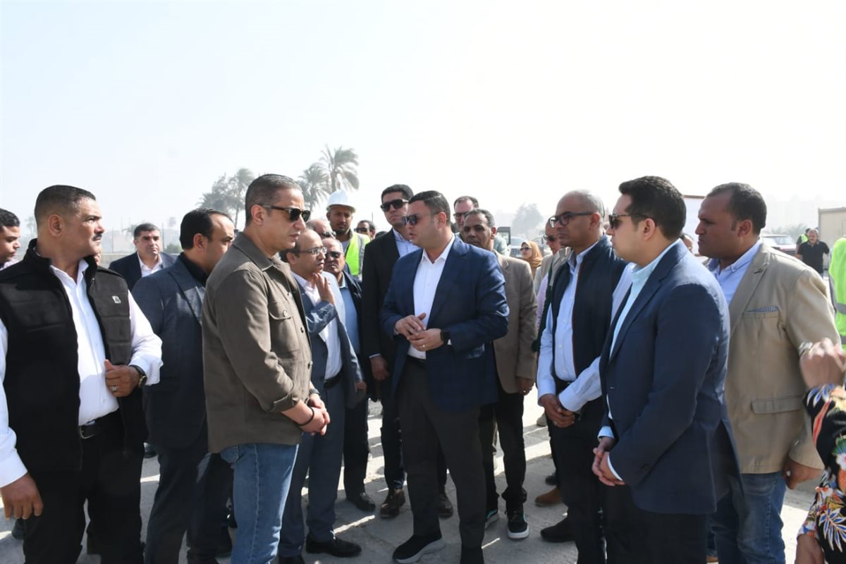 وزير الإسكان ومحافظ الفيوم يتفقدان مجمع محطات مياه الشرب بالعزب الجديدة ضمن المبادرة الرئاسية