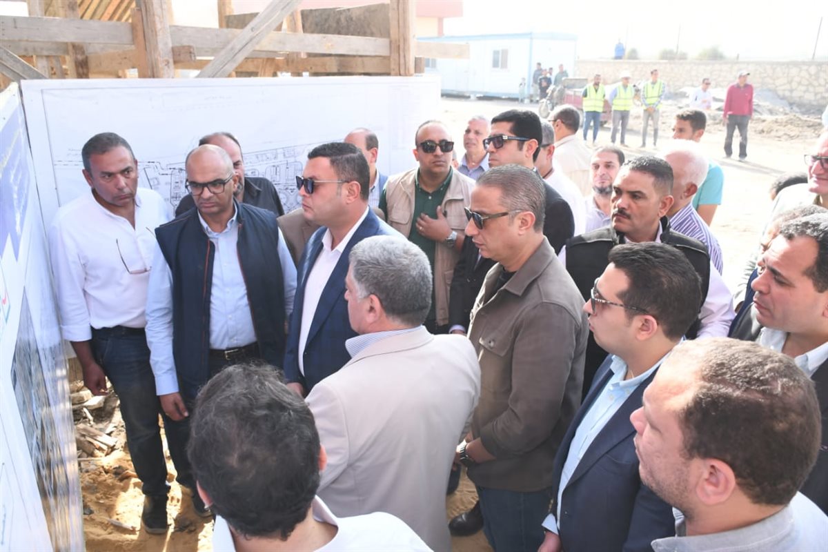 وزير الإسكان ومحافظ الفيوم يتفقدان توسعات محطة معالجة كحك بمركز يوسف الصديق