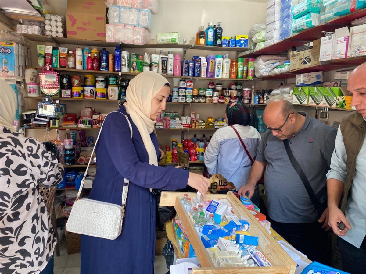 مديرية تموين الفيوم وهيئة الدواء المصري يضبطان صيدلية بها أدوية مهربه خاصة بالتأمين الصحي