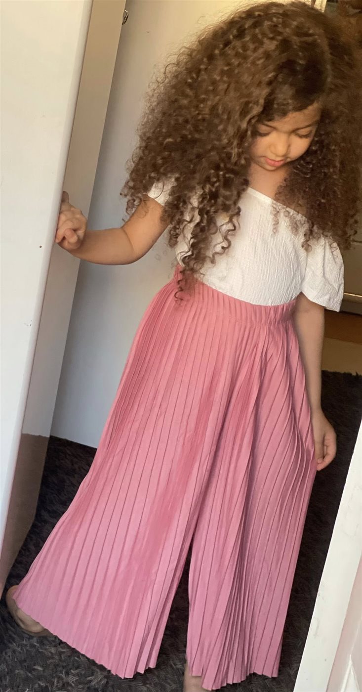 الطفلة آيسل