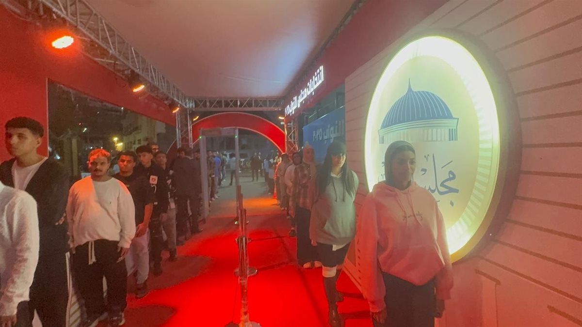 توافد جماهيري