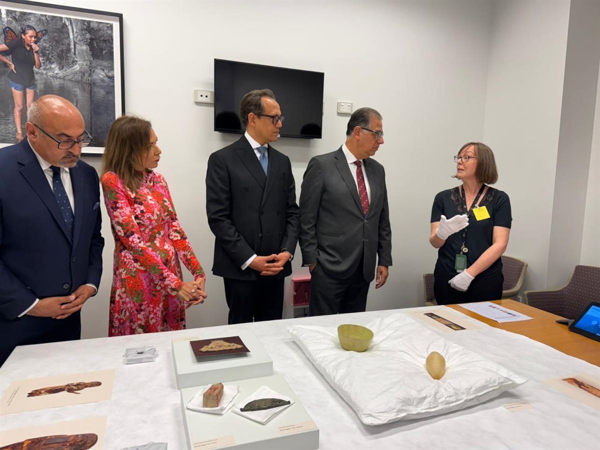 <strong>استراليا تسلم 17 قطعة اثرية نادرة إلى مصر</strong>