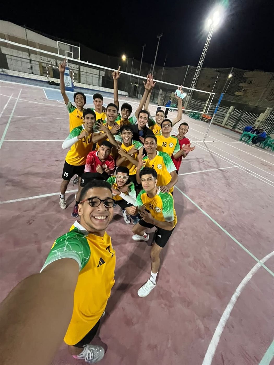 فريق نادي محافظة الفيوم الرياضى للكرة الطائرة يفوز على نادى المنيا الرياضى على ملعبه وبين جمهوره