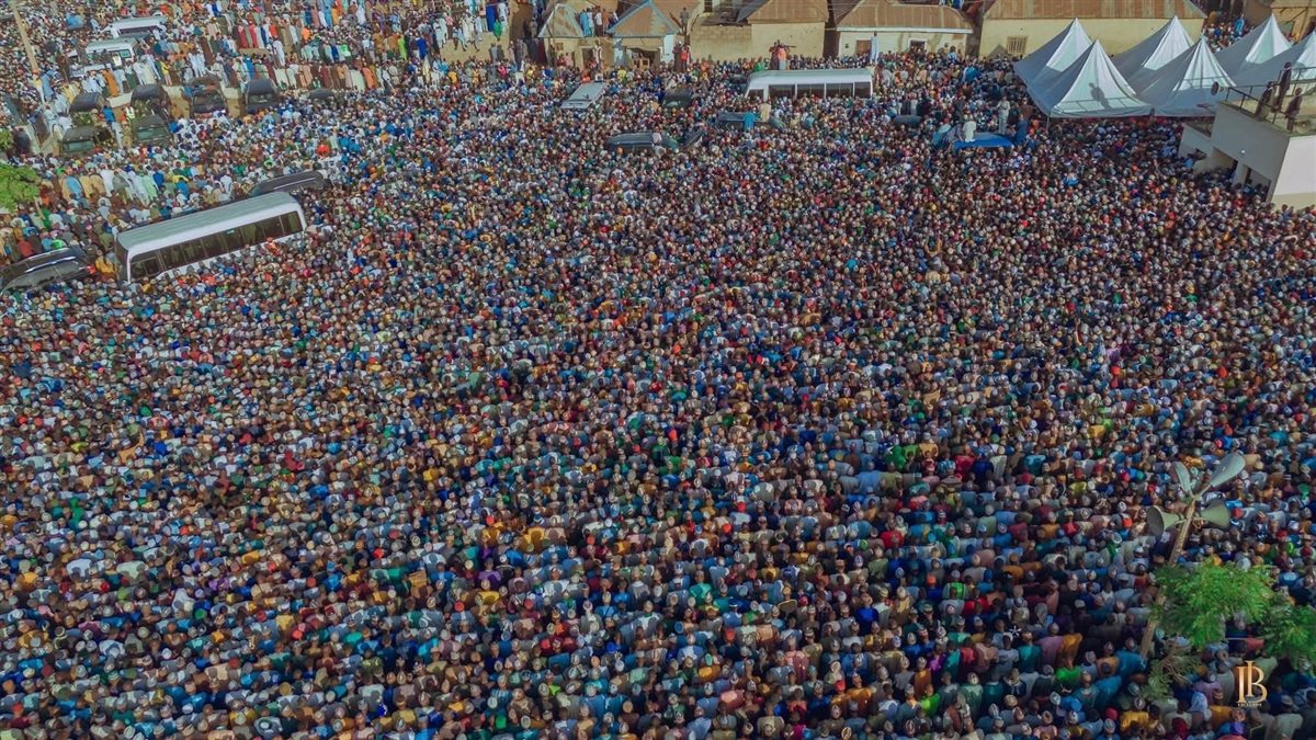 جنازة مهيبة لـ طاهر عثمان بوتشي