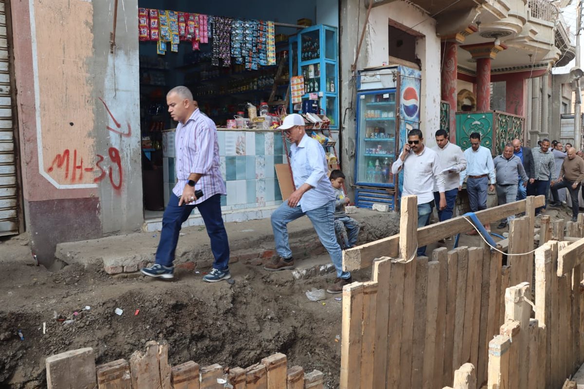 استجابة لشكوى الأهالي.. رئيس مياه الفيوم يتفقد عزبة راحيل ويأمر بإصلاح تسرب بخطوط المياه