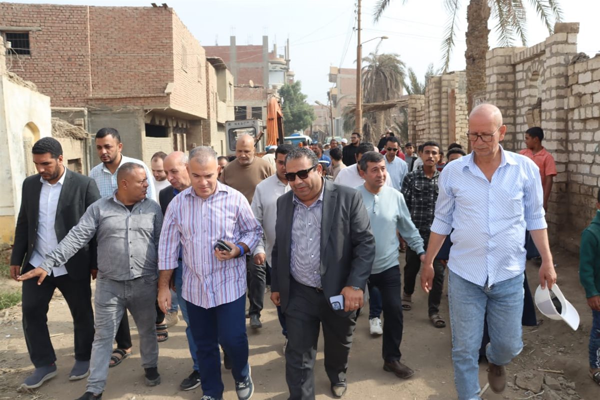 استجابة لشكوى الأهالي.. رئيس مياه الفيوم يتفقد عزبة راحيل ويأمر بإصلاح تسرب بخطوط المياه