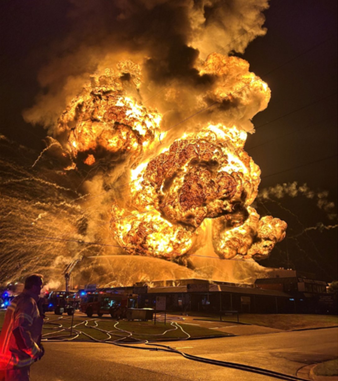 <strong>انفجار هائل يهز مصنع نفايات في سيدني</strong>