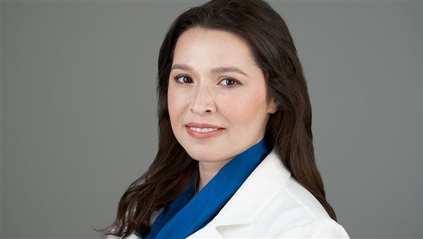 إيرينا تسوكرمان المحللة السياسية في الحزب الجمهوري ومحامية الأمن القومي الأمريكي، وعضو مجلس إدارة مركز واشنطن الخارجي لحرب المعلومات