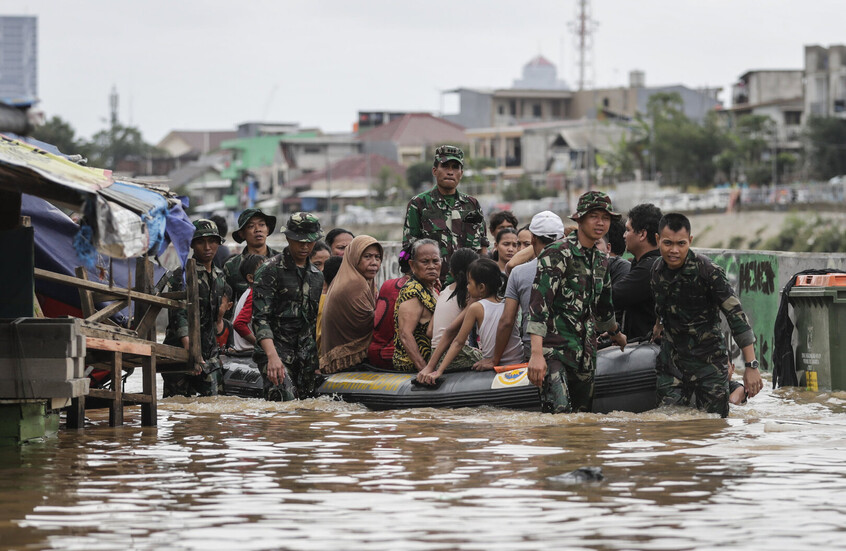 <strong>فيضانات إندونيسيا</strong>