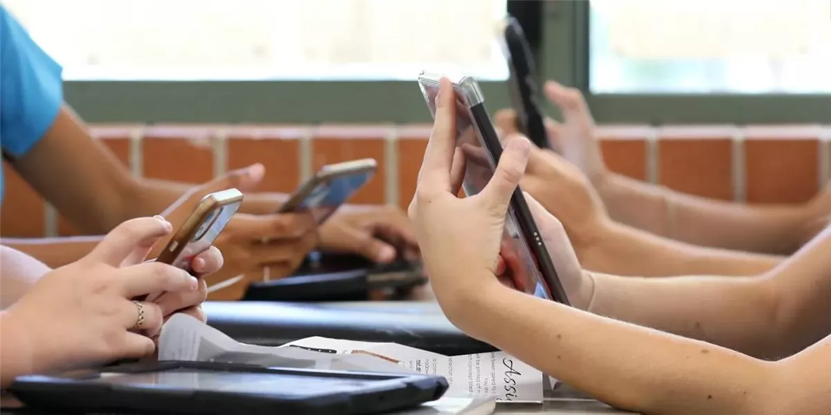 <strong>حظر وسائل التواصل الاجتماعي</strong>