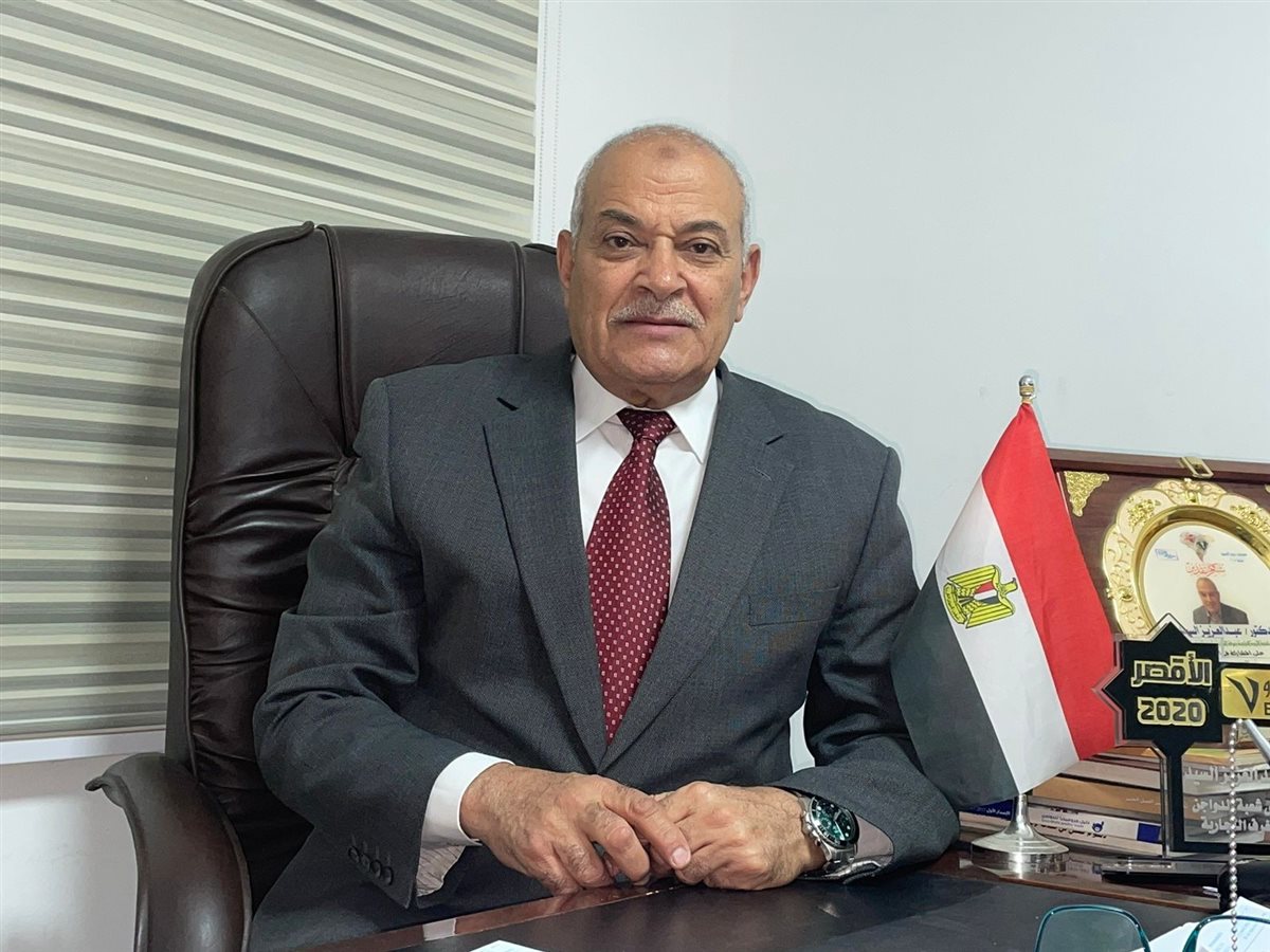 الدكتور عبد العزيز السيد رئيس شعبة الدواجن