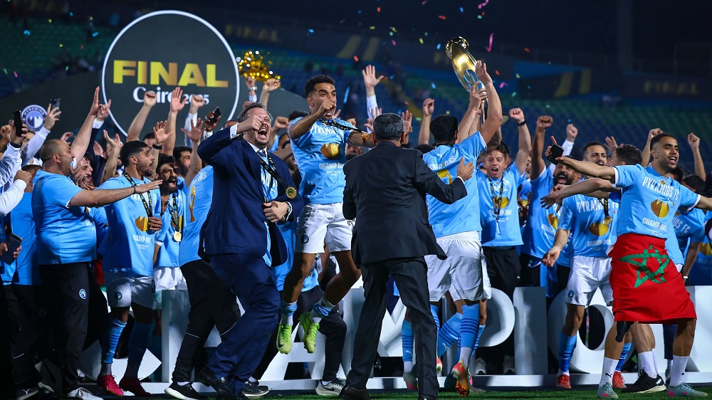 <strong>تتويج بيراميدز بلقب القارات الـ3</strong>