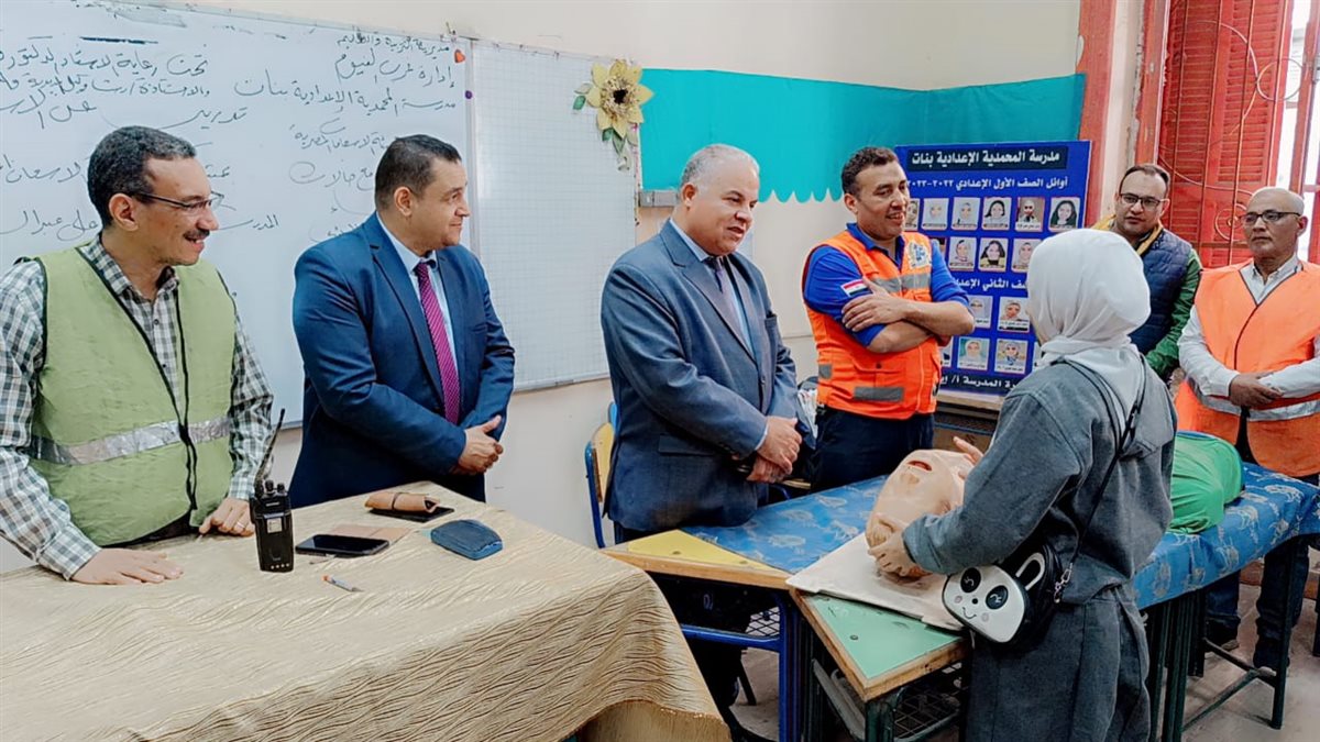 مدير تعليم الفيوم يتابع تدريب الإسعافات الأولية بمدرسة المحمدية الإعدادية للبنات