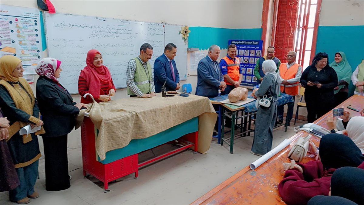 مدير تعليم الفيوم يتابع تدريب الإسعافات الأولية بمدرسة المحمدية الإعدادية للبنات