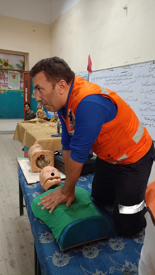 مدير تعليم الفيوم يتابع تدريب الإسعافات الأولية بمدرسة المحمدية الإعدادية للبنات