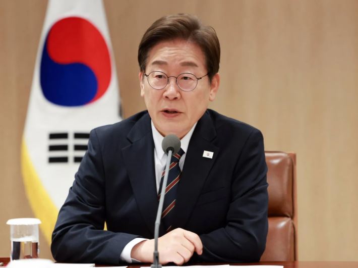 <strong>الرئيس الكوري الجنوبي</strong>